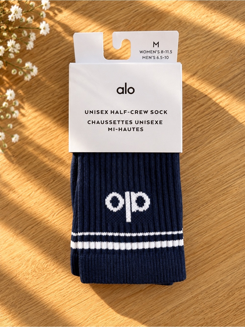 NWT Alo Yoga Unisex Half-Crew Throwback Socks Navy White Size M